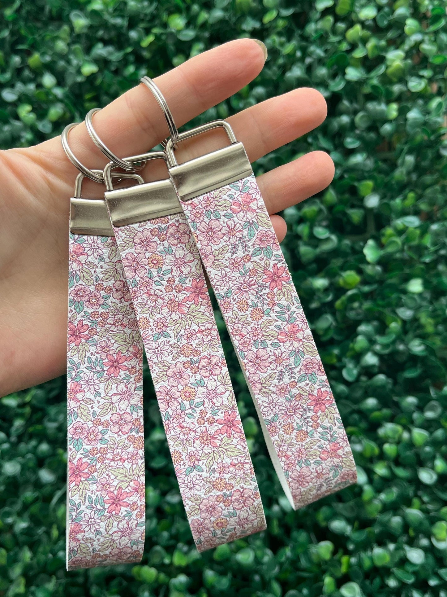 Floral retro faux leather wristlet keyring car key keychain.