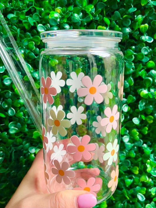 Pink, white and beige daisy print floral 16oz plastic acrylic tumbler cup with straw.